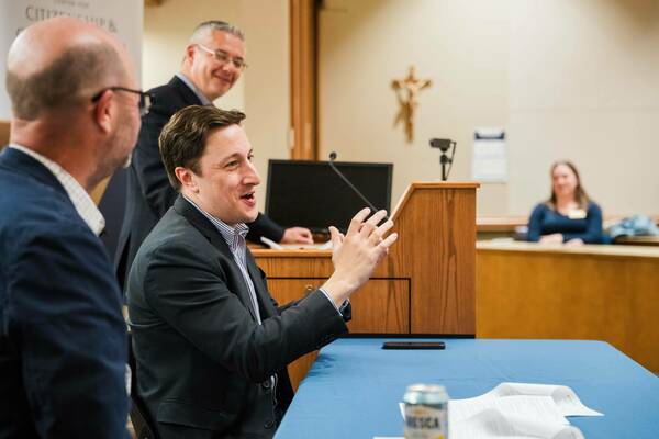 Prof. Muñoz moderates a conversation with Derek Muller and Rick Garnett, both of NDLS.