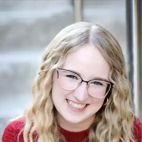 Caroline Cure headshot