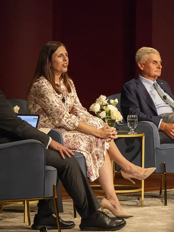 Jennie Bradley Lichter '04 speaking at the DeBartolo Performing Arts Center.